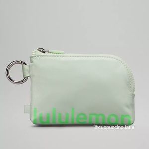 💚NWT🤍Lululemon Athletica Clippable Card Pouch Wallet- Kohlrabi Green/Pistachio